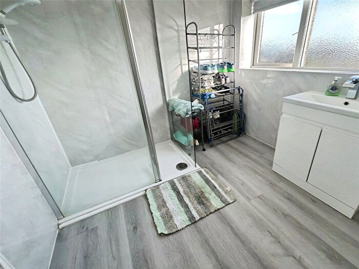 1 Bedroom Flat To Rent In Sutton Court, Wolverhampton, West Midlands, WV4
