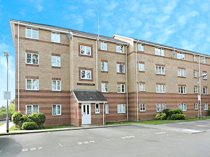 2 Bedroom Flat To Rent In Princes Gate, High Wycombe, HP13
