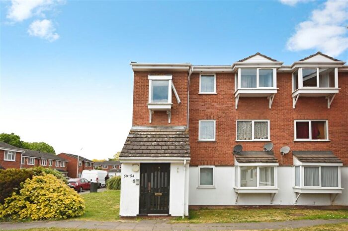 2 Bedroom Flat For Sale In Braithwaite Avenue, Romford, RM7