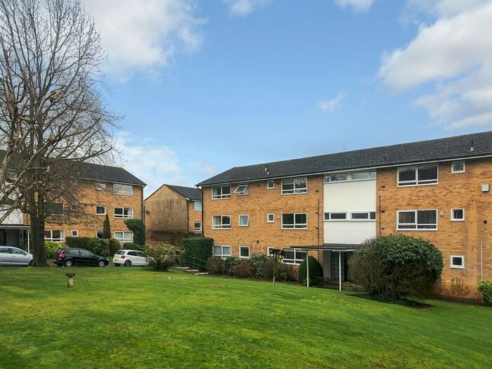 3 Bedroom Flat To Rent In The Shimmings, Guildford, Surrey, GU1
