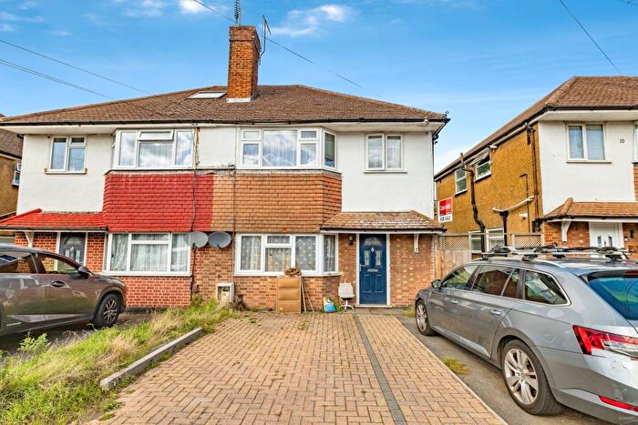 2 Bedroom Maisonette For Sale In Park Avenue, Bushey, WD23