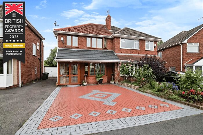 3 Bedroom Semi Detached House For Sale In Kelverley Grove, West Bromwich, B71