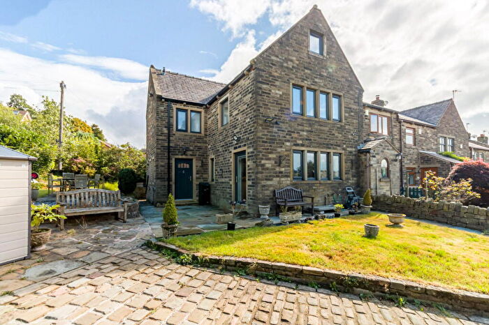 4 Bedroom End Of Terrace House For Sale In Delph Road, Denshaw, Saddleworth, OL3
