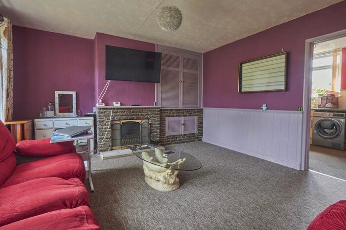 3 Bedroom Semi-Detached House For Sale In Rifford Road, Exeter, EX2