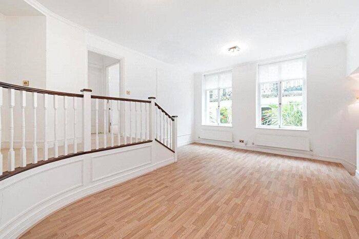 2 Bedroom Flat For Sale In Mansfield Street, London, W1G