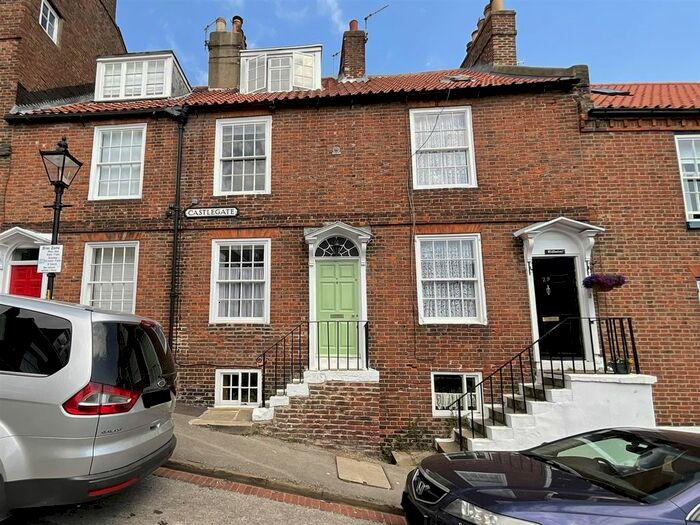 3 Bedroom Terraced House To Rent In Castlegate, Scarborough, YO11