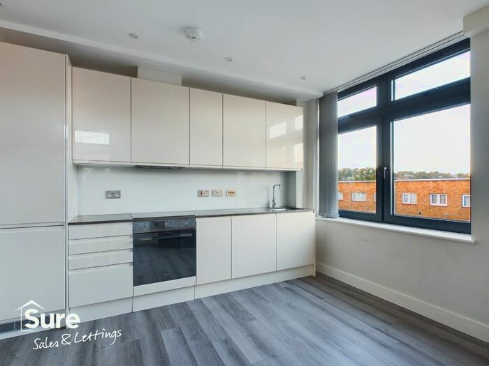 1 Bedroom Flat To Rent In Bridge Court, Bridge Street, Hemel Hempstead, Hertfordshire, HP1