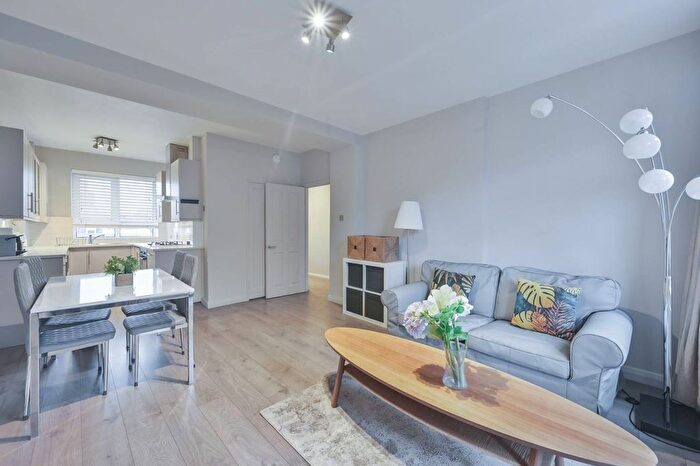 2 Bedroom Flat To Rent In Wiltshire Close, Chelsea, London, SW3