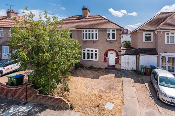 3 Bedroom Semi Detached House For Sale In Stapleton Road, Bexleyheath, DA7