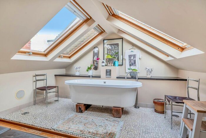 2 Bedroom Flat To Rent In Old Brompton Road, Earls Court, London, SW5