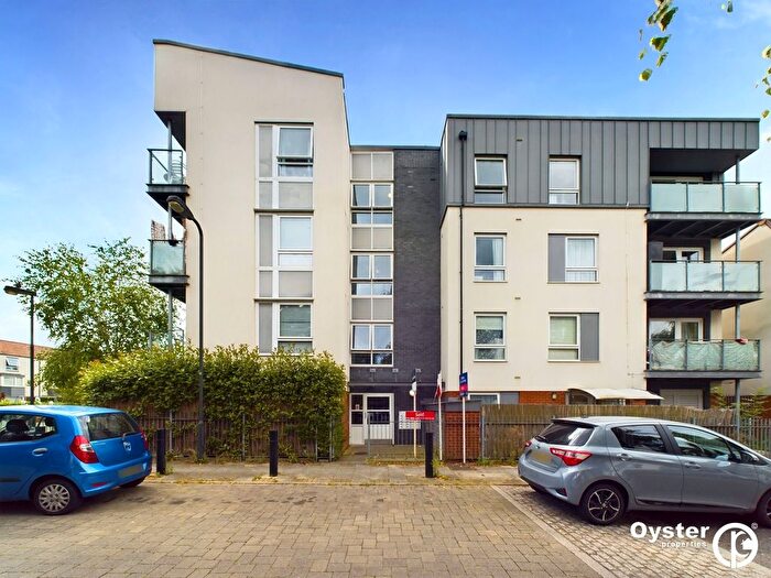 2 Bedroom Flat To Rent In Drinkwater Road, Harrow, HA2