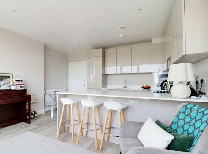 1 Bedroom Block Of Flats For Sale In Station Road, London, N11