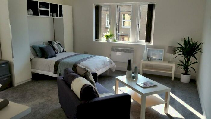 Studio To Rent In Manchester Road, Huddersfield, West Yorkshire, HD1