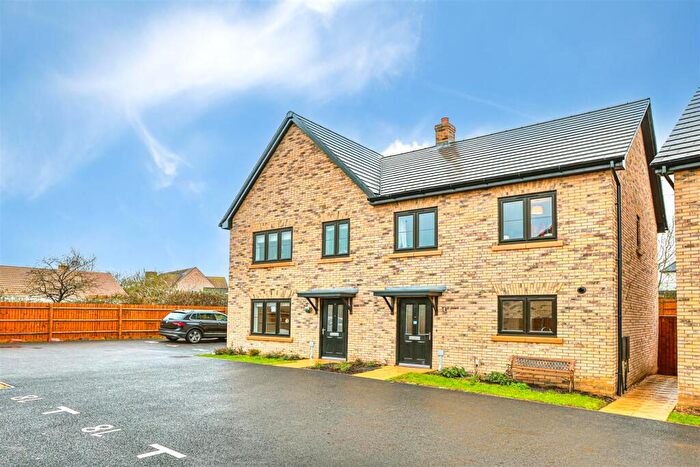 3 Bedroom Semi-Detached House For Sale In Primrose Drive, Oundle, North Northamptonshire, PE8