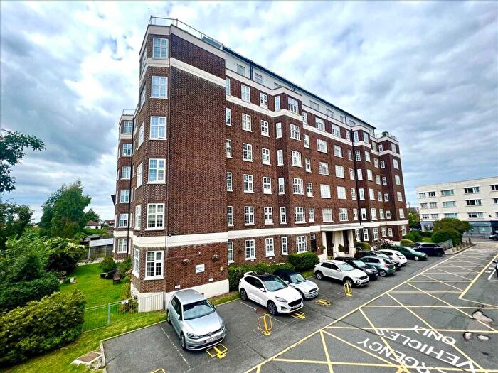 1 Bedroom Apartment For Sale In St Clements Court, Broadway West, Leigh On Sea, SS9
