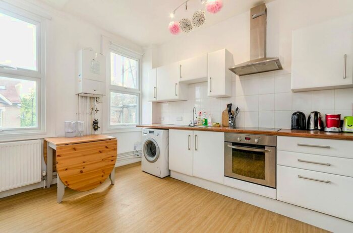 3 Bedroom Flat To Rent In Morley Road, Lewisham, London, SE13