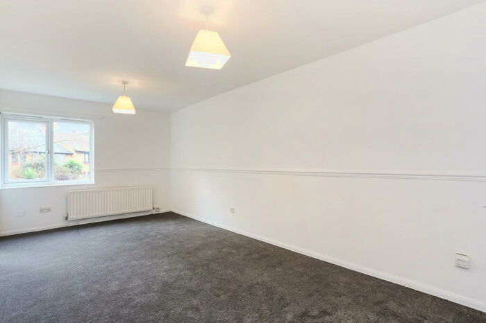 2 Bedroom Flat To Rent In Fambridge Close, Sydenham, SE26