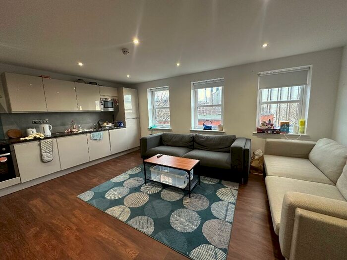 6 Bedroom Apartment To Rent In Hyde Terrace, Leeds, West Yorkshire, LS2