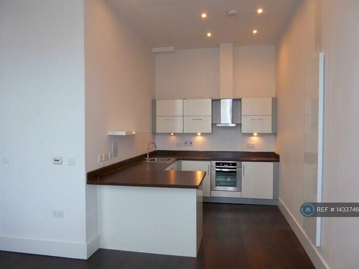 Studio To Rent In Rotary Court, East Molesey, KT8