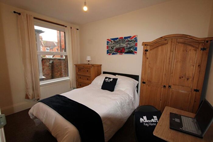 5 Bedroom Terraced House To Rent In Lea Road, NN1
