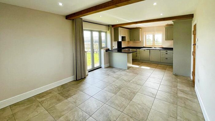 3 Bedroom End Of Terrace House To Rent In Park Barn Farms, Snitterfield, CV37