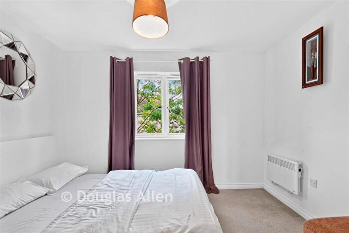 2 Bedroom Flat For Sale In Glandford Way, Chadwell Heath, Romford, Essex, RM6