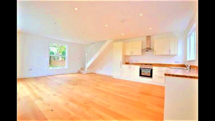 3 Bedroom Detached House To Rent In Woodhill, Woolwich, SE18