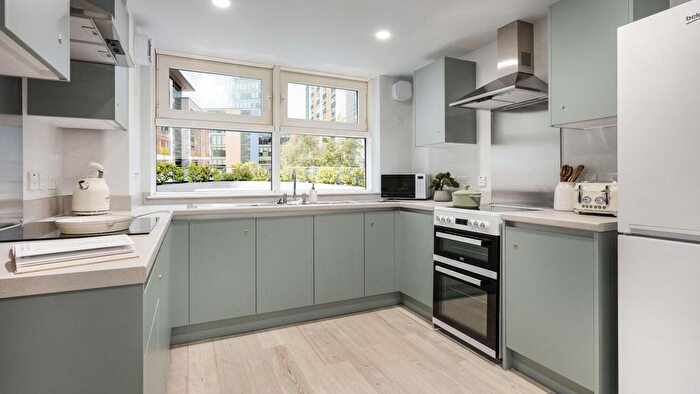 1 Bedroom Flat To Rent In Boston Park Road, Brentford, TW8