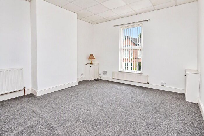 1 Bedroom Flat To Rent In Molineux Avenue, Broadgreen, Liverpool, Merseyside, L14
