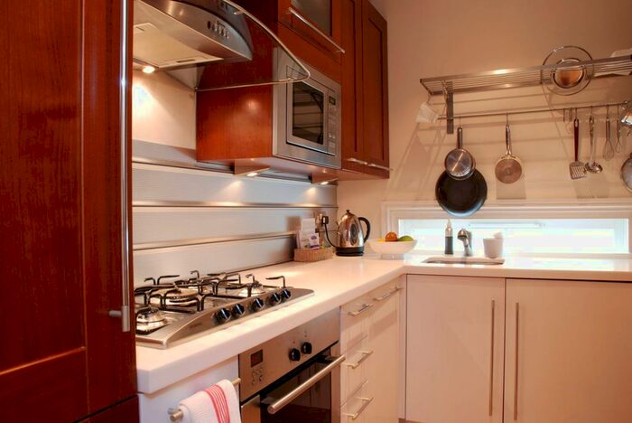 2 Bedroom Flat To Rent In Elsham Road, Holland Park, London, W14