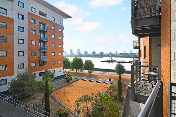 1 Bedroom Flat For Sale In Lowestoft Mews, Galleons Lock, E16