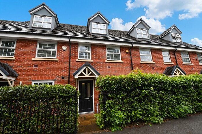 3 Bedroom Terraced House For Sale In Weaste Lane, Salford, M6