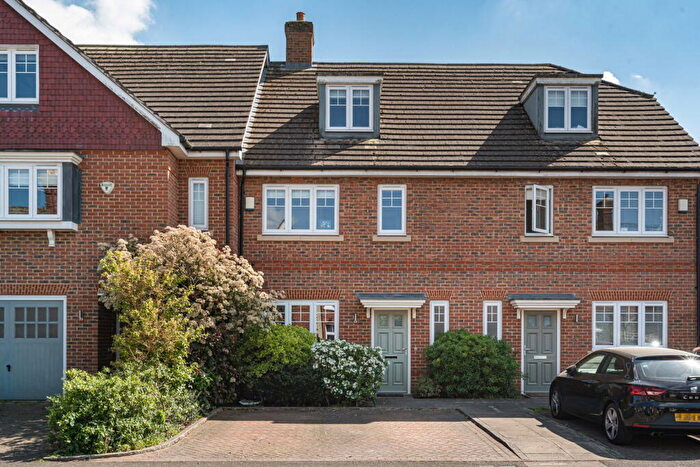 5 Bedroom Terraced House For Sale In Station Road, Shalford, GU4