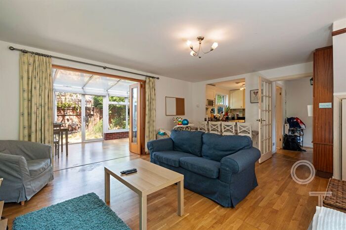 3 Bedroom Town House To Rent In Ploughmans Close, NW1