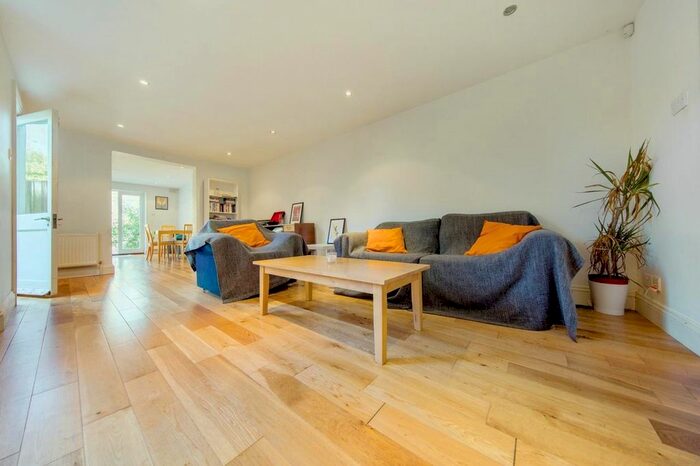 2 Bedroom Flat To Rent In Helix Road, London, SW2