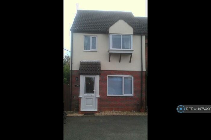 3 Bedroom End Of Terrace House To Rent In Willow Close, Alcester, B49