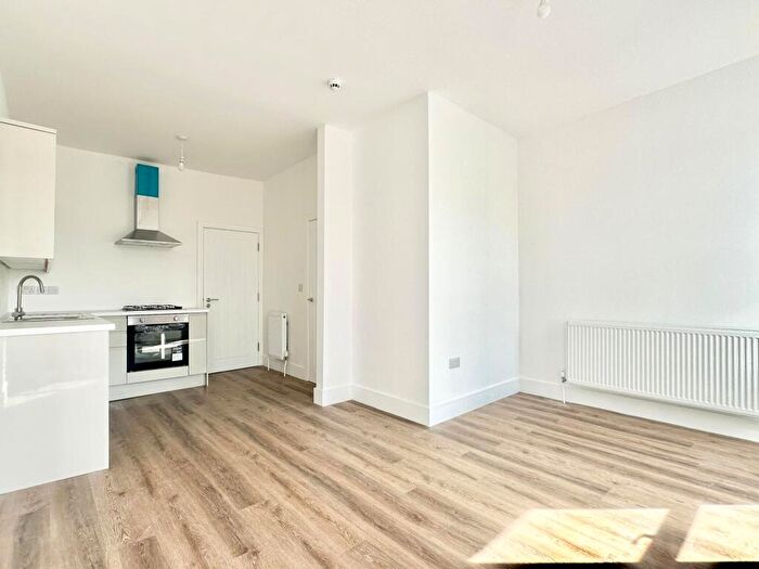 2 Bedroom Flat To Rent In Commercial Road, Newport, NP20