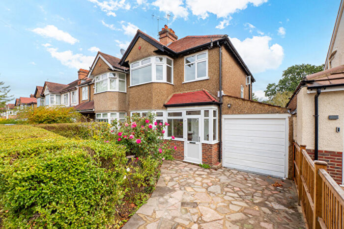 3 Bedroom End Of Terrace House For Sale In Glenthorne Gardens, Sutton, SM3