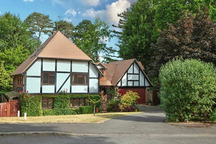 5 Bedroom Detached House To Rent In Broad Ha'penny, Wrecclesham, Farnham, GU10