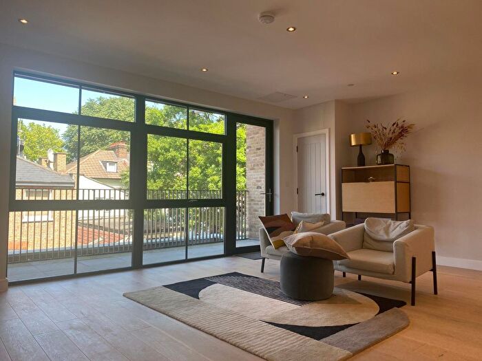 2 Bedroom Flat To Rent In The Mall, London, W5