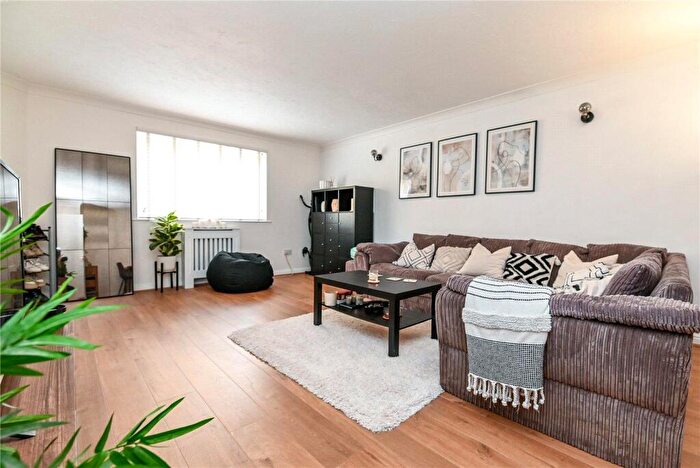 2 Bedroom Apartment For Sale In Elm Court, Old Milton Road, New Milton, BH25