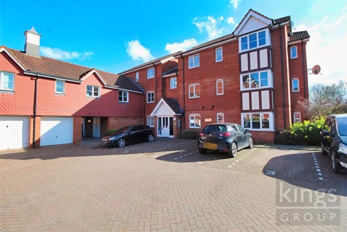 1 Bedroom Flat For Sale In Vancouver Road, Turnfordd, EN10