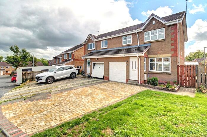 3 Bedroom Semi-Detached House For Sale In Perrays Crescent, Dumbarton, G82