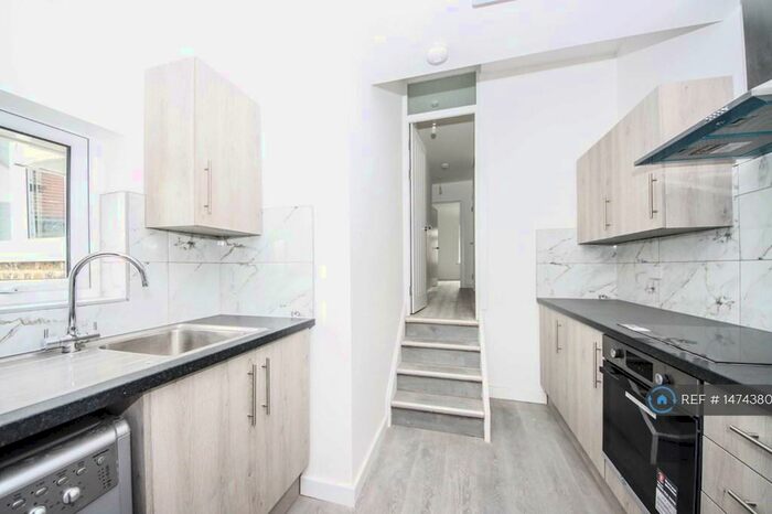 3 Bedroom Flat To Rent In Longbridge Road, Dagenham, RM8