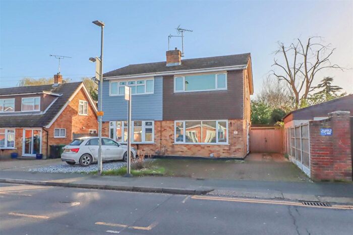 2 Bedroom Semi Detached House For Sale In Beauchamps Drive, Wickford, SS11