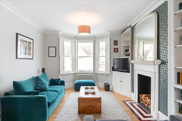 3 Bedroom Maisonette For Sale In Crabtree Lane, Fulham, SW6