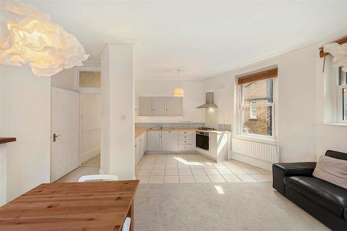 2 Bedroom Flat To Rent In Hammersmith Bridge Road, London, W6