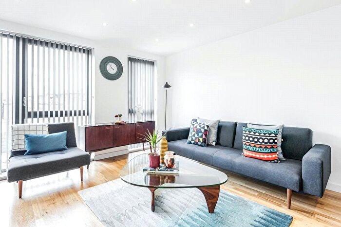 2 Bedroom Flat To Rent In Sloane Apartments, Old Castle Street, London, E1