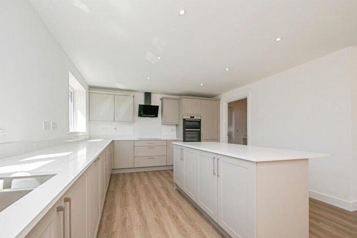 4 Bedroom Detached House For Sale In Spalding Way, Chelmondiston, Ipswich, IP9