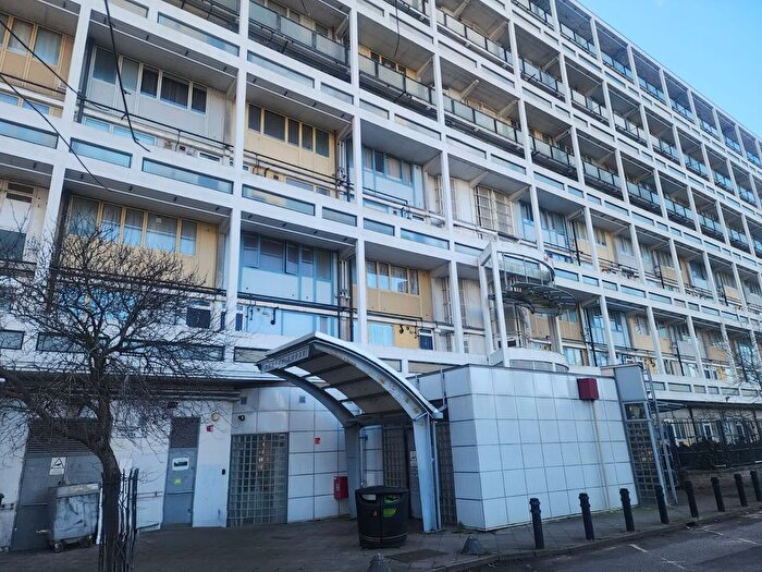 2 Bedroom Flat To Rent In Barrington Road, London, SW9